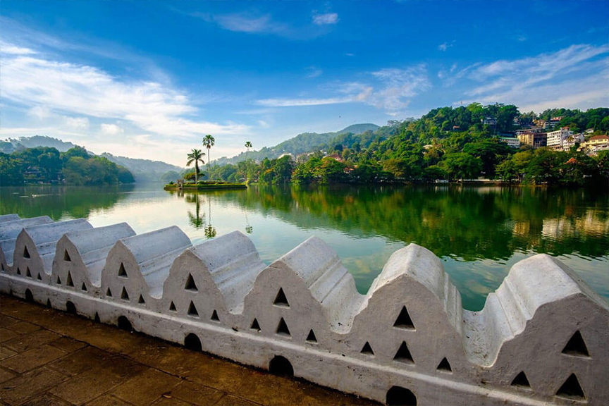 Kandy-Lake