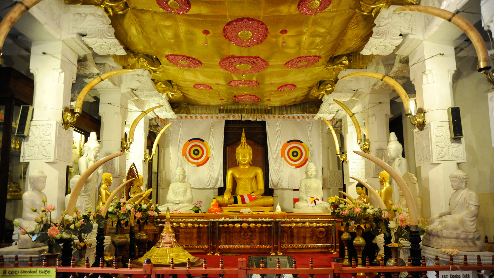 Visit Temple of the Sacred Tooth Relic