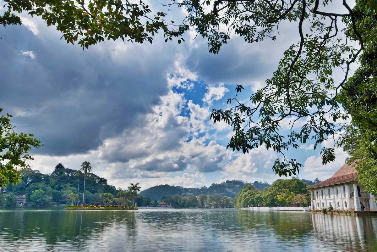 Visit Kandy Lake