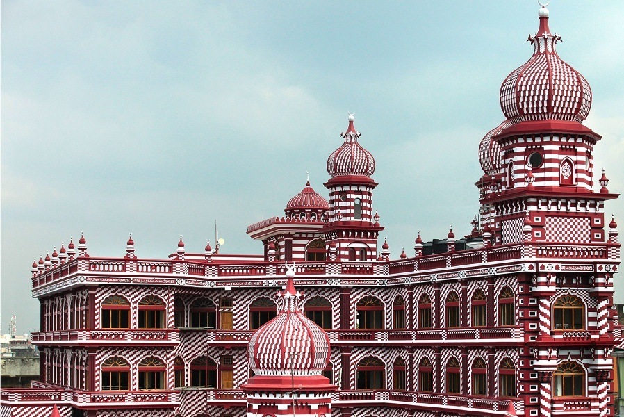 Visit the Red Mosque (Jami Ul-Alfar Masjid )